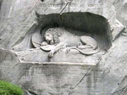 Скульптура "Умирающий лев"